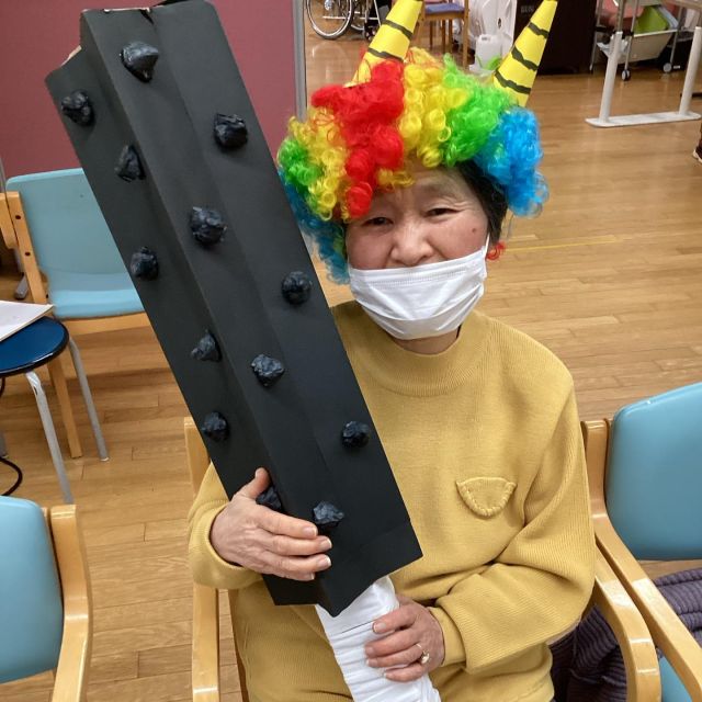 .
時差投稿ラストになります🐤

節分の豆まきレクが２月３日に行われました🐤

鬼のコスプレをしてもらうと皆様自然と笑顔が溢れていました🐤

鬼退治をコンセプトにしたゲームでも皆様白熱されとても楽しまれているご様子でした🐤

季節ごとの行事や取り組みを今後も大切にしていきたいと思います🐤

#滋賀県#草津市#デイサービス#高齢者#施設#園芸#園芸療法#介護士#介護福祉士#園芸療法士#作業療法士#理学療法士#リハビリ#ケアマネ#レクリエーション