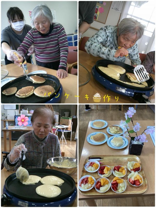 いつもいいねありがとうございます😊
先日グループホームなぎさで、入居者の皆さんと一緒にパンケーキ作りを行い、
季節のフルーツを添えた手作りおやつを楽しみました🥞🍓

ふんわり焼き上がったパンケーキ🥞に、いちご🍓やバナナ🍌、キウイ🥝などの色とりどりのフルーツをトッピング。
生地を混ぜたり、焼いたり、盛り付けをしたりと、皆さんそれぞれの役割を楽しまれていました。

「おいしそう！」「自分で作ると特別だね」と笑顔😄があふれ、和やかなひとときに。
手作りならではの温かさと、季節を感じるフルーツ🍎で、心もお腹も満たされる時間となりました✨

#グループホーム
#手作りおやつ
#認知症
#笑顔
#なぎさ